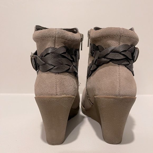White Mountain Wedge Suede Bootie - Picture 6 of 7